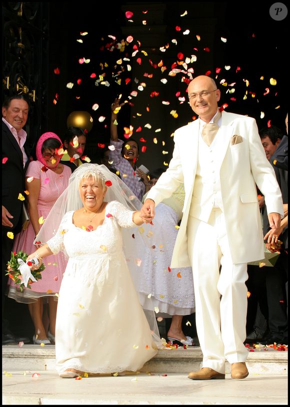 Le couple a fêté ses noces de porcelaine en août dernier

Archive - Mariage de Mimie Mathy et Benoist Gérard à la mairie de Neuilly Sur Seine le 27 août 2005. © Guillaume Gaffiot / Bestimage