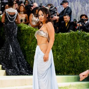 De Léna Situations à Kim Kardashian, le tapis rouge a vu défiler les personnalités les plus influentes du moment dans des tenues époustouflantes.

Léna Situations au Met Gala 2026, célébrant "Costume Art" au Metropolitan Museum of Art à New York.

©Bestimage