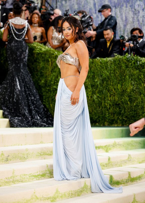 De Léna Situations à Kim Kardashian, le tapis rouge a vu défiler les personnalités les plus influentes du moment dans des tenues époustouflantes.

Léna Situations au Met Gala 2026, célébrant "Costume Art" au Metropolitan Museum of Art à New York.

©Bestimage