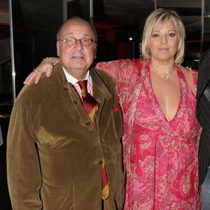 Le réalisateur Serge Moati et la présentatrice TV et écrivain Laurence Boccolini lors de la soirée de lancement du nouveau livre de Laurence, 'Mechante 2' à 'L'etoile' à Paris, France le 17 novembre 2005. Photo by Benoit Pinguet/ABACAPRESS.COM