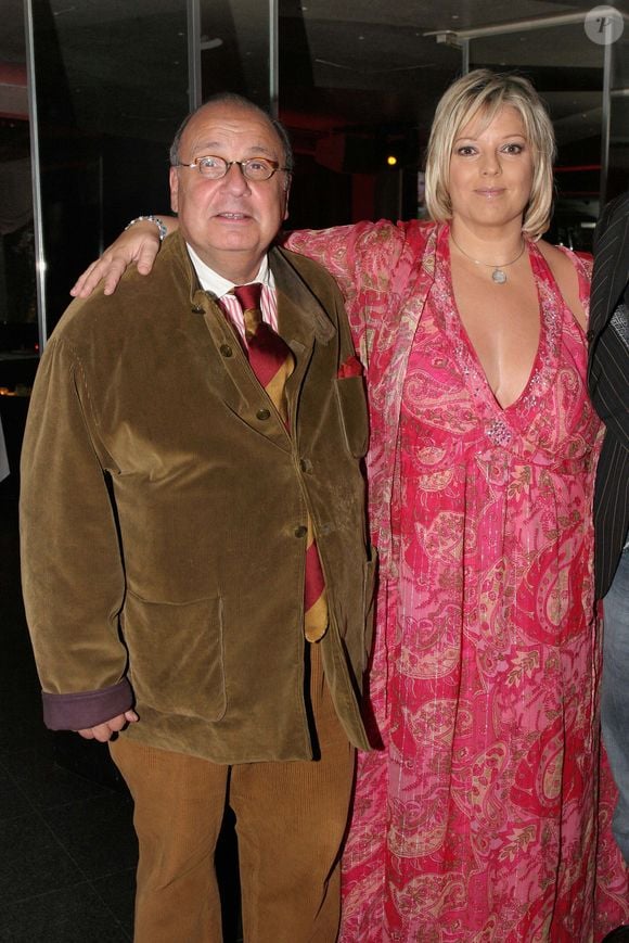 Le réalisateur Serge Moati et la présentatrice TV et écrivain Laurence Boccolini lors de la soirée de lancement du nouveau livre de Laurence, 'Mechante 2' à 'L'etoile' à Paris, France le 17 novembre 2005. Photo by Benoit Pinguet/ABACAPRESS.COM
