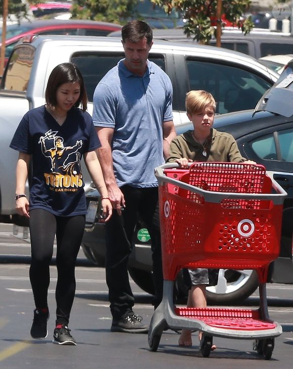 En août 2024, le chorégraphe de Shiloh, Kolanie Marks, avait déjà partagé une vidéo de sa danse sur Instagram et avait félicité l'adolescente pour sa "confiance grandissante".  

Shiloh Jolie-Pitt fait des courses avec sa soeur Vivienne à Los Angeles le 29 Juillet 2017