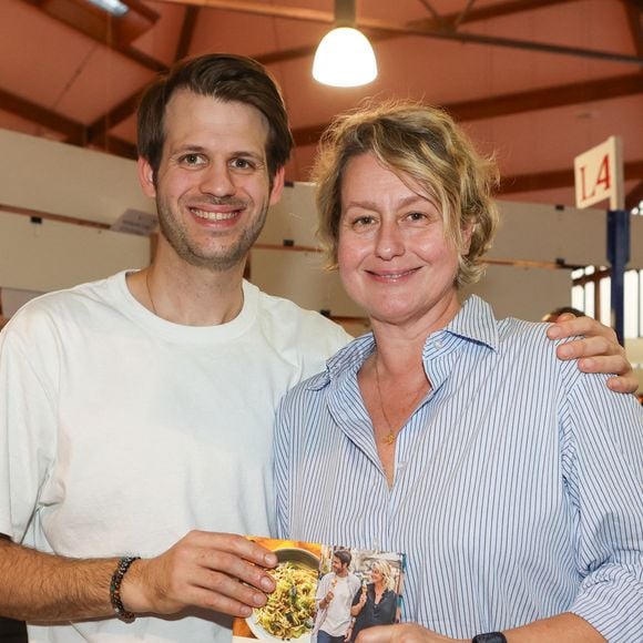 Alessandro et Luana Belmondo, à la Halle Georges Brassens de Brive-la-Gaillarde, le 8 novembre 2024. Foire du Livre de Brive 2024. © Jean-Marc Lhomer / Bestimage