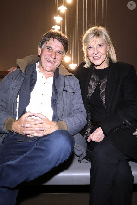 Exclusif - Chantal Ladesou avec Tex en backstage lors de la soirée "Des voix pour la vie" à l' Alhambra, au profit des associations Neuf de Coeur et Adrien. Paris, le 20 novembre 2023. © Cédric Perrin/Bestimage