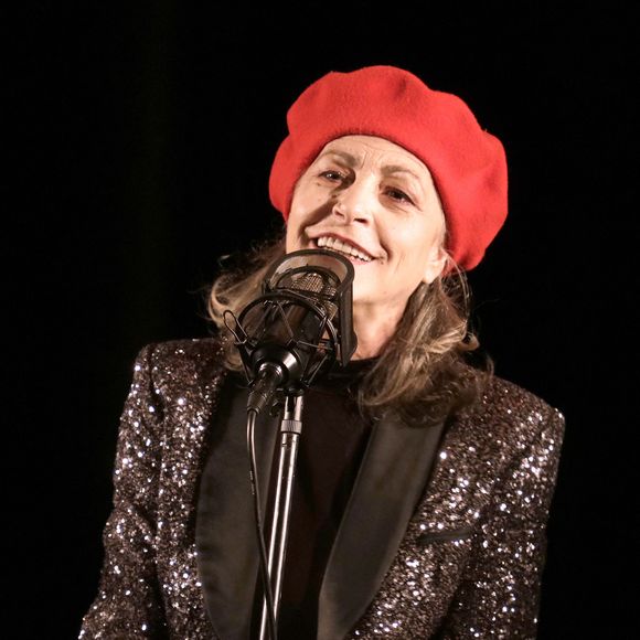 Si Esmeralda, la fille de Lio, signe la pochette, cet album représente un hommage familial où "Geoid" devient l’anagramme de… "Diego".

Exclusif - Lio lors de l'enregistrement de l'émission "Jacky aux platines", diffusée le 10 juillet sur la nouvelle chaîne de la TNT 20 Minutes TV. Le 22 mars 2023
© Cédric Perrin / Bestimage