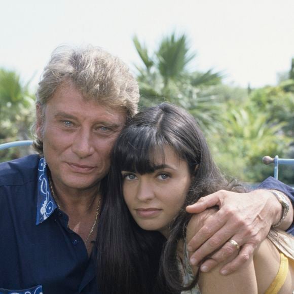 En France, à Ramatuelle, Johnny Hallyday et Adeline Blondieau dans sa propriété La Lorada. Le 27 juin 1994.

© Michel Croizard via Bestimage