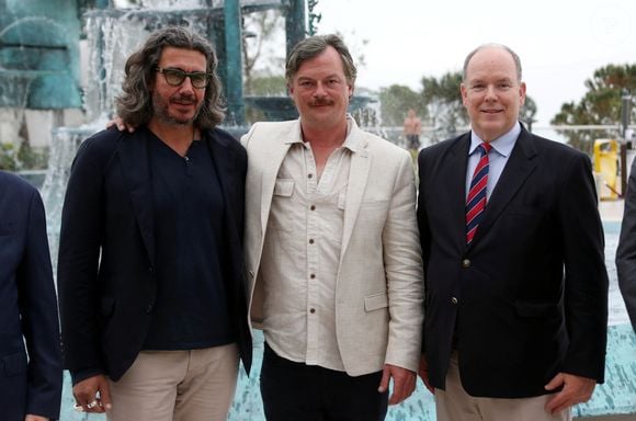 Exclusif - Patrice Pastor, Guy Lartigue, le prince Albert II de Monaco - Inauguration de La fontaine de Guy Lartigue qui retrouve ses quartiers du Larvotto après une restauration à Monaco le 18 mai 2022.  © Jean-François Ottonello/Nice-Matin/Bestimage
