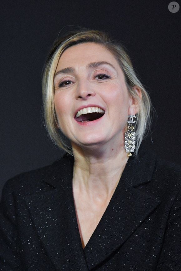 Julie Gayet assiste au Prix André Bazin Cahiers Du Cinéma à La Coupole à Paris, France, le 12 décembre 2024. Photo par Aurore Marechal/ABACAPRESS.COM