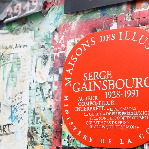 La Maison Gainsbourg, en redressement judiciaire, reprise par un proche de Charlotte, Philippe Dabi - Illustration lors de la cérémonie de dévoilement de la plaque "Maison des Illustres" de la Maison Gainsbourg à Paris, France, le 2 avril 2024. © Christophe Clovis/Bestimage