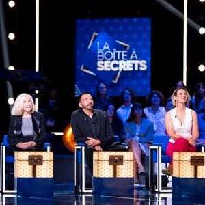 Exclusif - Lorie (Laure Pester), Kamel Ouali et Michèle Torr lors de l'enregistrement de l'émission "La Boîte à secrets", présentée par F.Bollaert et diffusée le 3 octobre 2025 sur France 3, dans les studios du Lendit à Saint-Denis, Seine Saint-Denis, France, le 9 septembre 2025. © Pierre Perusseau/Bestimage