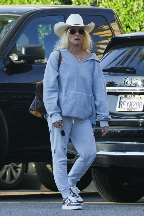 Calabasas - Nicollette Sheridan en pleine séance de shopping à Calabasas le 08/04/25

Backgrid USA / Bestimage