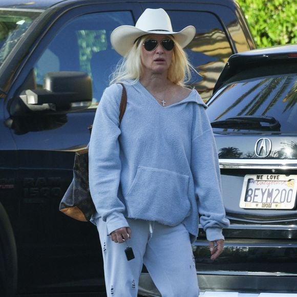 Calabasas - Nicollette Sheridan en pleine séance de shopping à Calabasas le 08/04/25

Backgrid USA / Bestimage