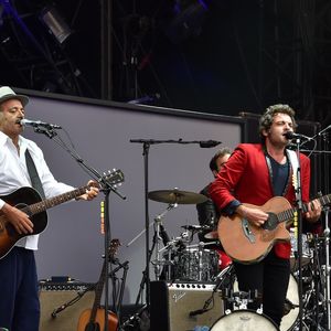 La famille Chedid (Louis, Matthieu, Joseph et Anna Chedid) réunie pour un concert lors de la Fête de l'Humanité 2015 dans le Parc de la Courneuve à Paris, le 13 septembre 2015.