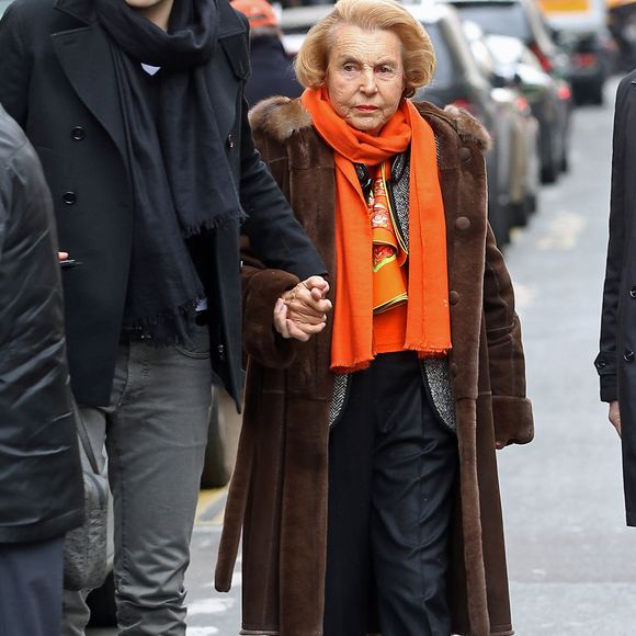 A seulement 39 ans, il marche sur les traces de son illustre grand-mère

Liliane Bettencourt et son petit fils Jean-Victor Meyers quittent le restaurant du Bristol a Paris le 21 fevrier 2013
©AGENCE / BESTIMAGE