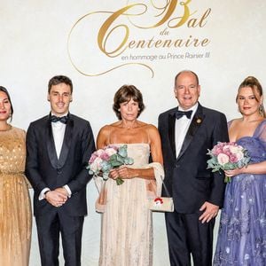 Le prince Albert II de Monaco, la princesse Stéphanie de Monaco, Louis Ducruet et sa femme Marie Ducruet, Camille Gottlieb au photocall du Bal du Centenaire en hommage au Prince Rainier III à l'atrium du Casino de Monte-Carlo à Monaco, le 20 octobre 2023. © Jean-Charles Vinaj/Pool Monaco/Bestimage