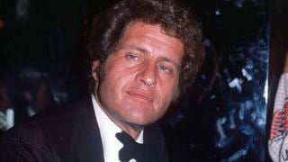 La "maison du malheur" de Joe Dassin à Feucherolles, son fils Julien Dassin  y a vécu seul à 15 ans après la disparition de ses parents - Purepeople