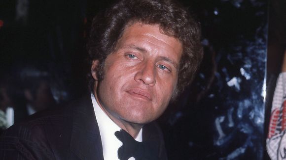 "C'est elle qui..." : Julien, fils de Joe Dassin, pas tendre avec la première épouse de son père Maryse