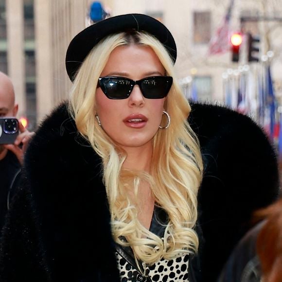 New York – Millie Bobby Brown sort du plateau du Today Show à New York, saluant ses fans après son apparition le 10 mars 2025


Photo : Backgrid USA / Bestimage