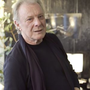 Herbert Léonard lors de la remise des insignes de Chevalier de l'ordre des Arts et Lettres à la parolière Vline Buggy (Liliane Konyn) dans les locaux de la SACEM à Paris le 9 avril 2018.
© Giancarlo Gorassini / Bestimage