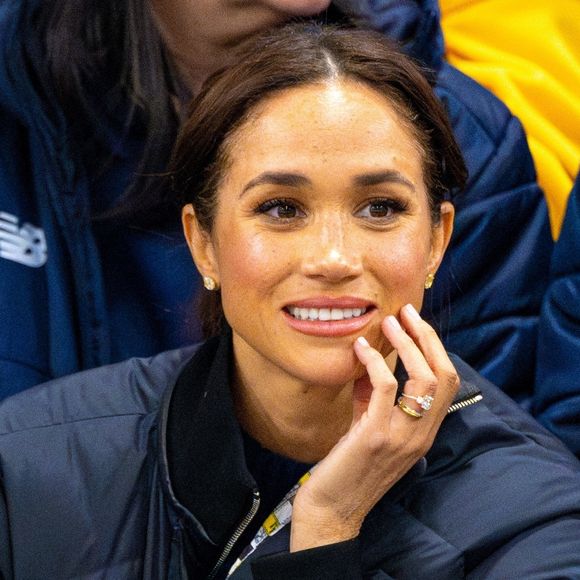 Meghan Markle n’a pas obtenu la protection de la famille royale face aux critiques.

Meghan Markle à Vancouver.
Photo : Backgrid UK/ Bestimage