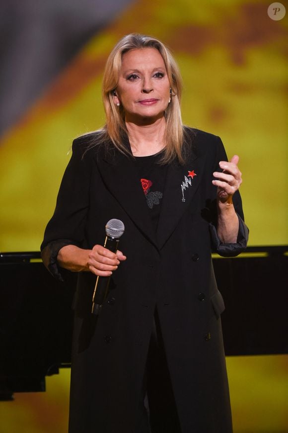 L'ex-femme de l'humoriste n'avait jusqu'ici rien dit sur son accident de la route

Veronique Sanson lors de la 32e cérémonie des Victoires de la Musique qui s'est tenue à la salle du Zénith à Paris, France, le 10 février 2017. Photo par Laurent Zabulon/ABACAPRESS.COM