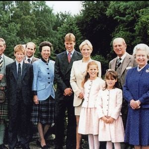 ARCHIVES - La famille royale d'Angleterre : le prince Andrew, le prince Charles, le prince Harry, le prince Edward, la princesse Anne, le prince William, Zara Phillips, la princesse Beatrice, la princesse Eugénie, le prince Philip et la reine Elizabeth II à Balmoral.
