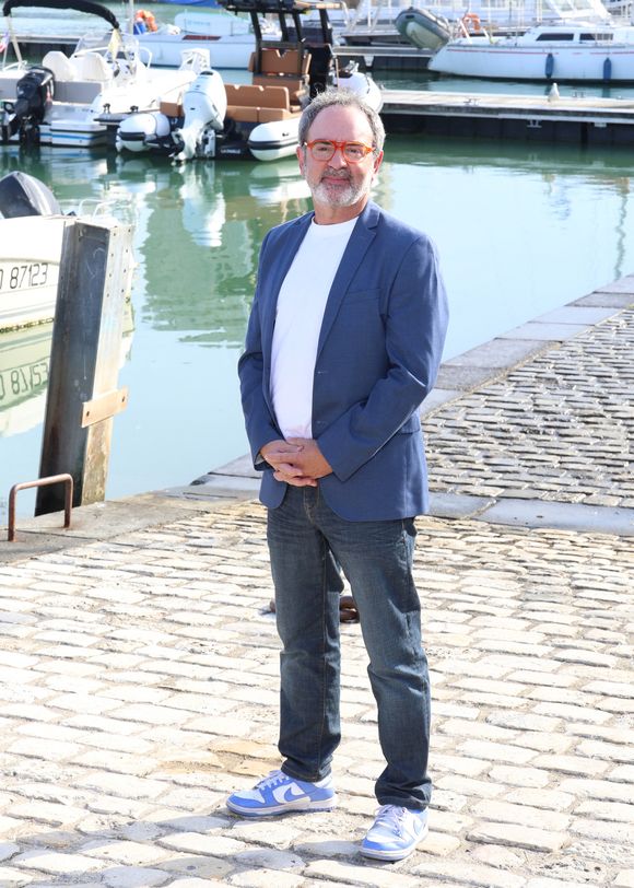 Bruno Solo lors du photocall de "Nouveau Jour" lors du 27ème Festival de la Fiction de la Rochelle, France, le 19 septembre 2025.

© Denis Guignebourg/Bestimage