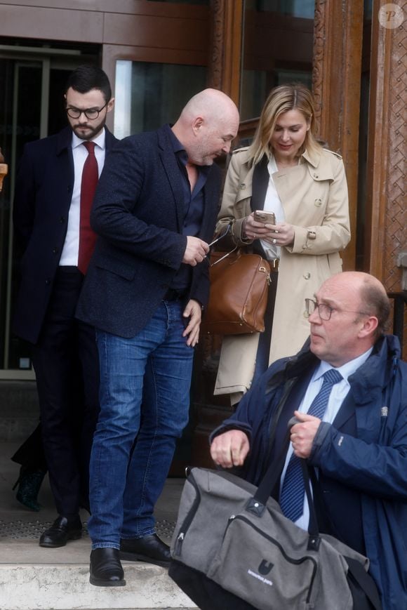 “Aujourd’hui, on célèbre bien plus qu’un anniversaire : on célèbre un nouveau départ, une belle revanche sur la vie !!!”, s’enthousiasme-t-elle

Sébastien Cauet et sa compagne Nathalie Dartois - Suspendu de l'antenne après une enquête pour viol, Sébastien Cauet réclame en justice son retour sur NRJ au tribunal de commerce de Paris, France, le 18 mars 2024. L'animateur de radio a assigné la station en justice pour exiger son retour sur les ondes. L'animateur, suspendu depuis novembre dernier de l'antenne de NRJ, fait désormais l'objet d'au moins 5 plaintes pour viol ou agression sexuelle. © Christiophe Clovis/Bestimage