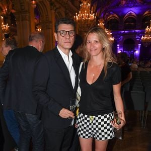 Marc Lavoine et sa femme Sarah au Fnac Live Festival à l'Hôtel de Ville à Paris. Du jeudi 6 au samedi 8 juillet 2017, la Fnac reprend place sur le Parvis de l’Hôtel de Ville de Paris ainsi que dans ses salons pour offrir au public 3 soirées de concerts gratuits. Paris, le 6 juillet 2017.
© Lionel Urman/Bestimage