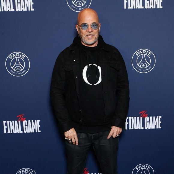 Interviewé par Gala, Pascal Obispo a confié : "Tout n'est pas réglé, il y a quelques complications et j'ai un peu de mal à marcher".

Pascal Obispo au dernier match de la saison de la "Liqui Molly Starligue" opposant le PSG Handball à Pays d'Aix Université Club Handball et la dernière apparition de Nikola Karabatic à l'Accor Arena à Paris, France, le 31 mai 2024. © Christophe Clovis / Bestimage