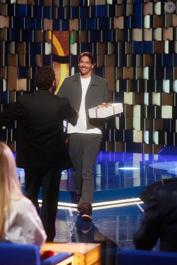 Exclusif - Théo Curin, Camille Lacourt - Surprises - Enregistrement de l'émission "La Boîte à Secrets N°19" dans les studios de la Cité du Cinéma à Saint-Denis, présentée par F.Bollaert et diffusée le 3 janvier sur France 3
© Christophe Clovis / Bestimage