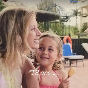 Dans "50’ Inside", la chanteuse a évoqué le 15 novembre dernier sa fille Lou, née en 2007 de sa relation avec Gérard Pullicino.

Lara Fabian célèbre en photo les 18 ans de sa fille ce jeudi 20 novembre 2025 via Instagram @larafabianofficial