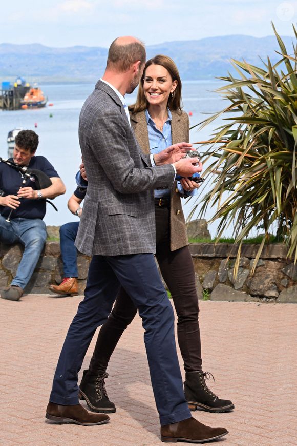Le prince William et Catherine, le duc et la duchesse de Rothesay, visitent la ville de Tobermory le 29 avril 2025. Photo par Zak Hussein/Splash News/ABACAPRESS.COM  Duchesse de Cambridge Kate Middleton Middleton Kate Princesse de Galles Princesse de Galles Catherine Duchesse de Cambridge Midleton Kate Middleton Catherine Duchesse de Cambridge Duchesse de Cambridge Middleton Kate Princesse de Galles Catherine Duchesse de Cambridge Middleton Catherine Middleton Kate Duc de Cambridge Prince de Galles Duc de Cambridge Prince de Galles Prince William Prince de Galles Prince de Galles Duc de Cambridge Prince William 