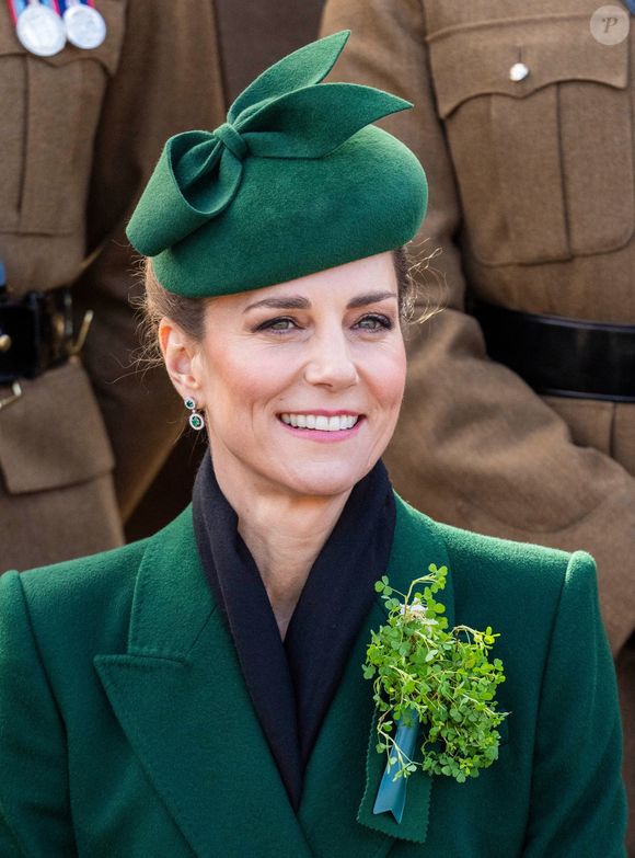Kate Middleton assiste au défilé de la Saint-Patrick des Irish Guards à la caserne de Mons, Aldershot.
Backgrid UK/ Bestimage