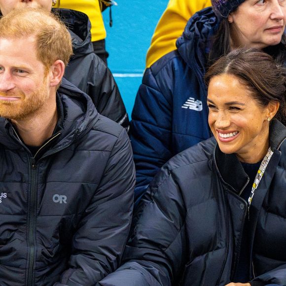 Le prince Harry, duc de Sussex et Meghan Markle, duchesse de Sussex, assistent à un match de basketball en fauteuil lors des "Invictus Games Vancouver Whistler 2025" à Vancouver, le 9 février 2025. (Backgrid USA / Bestimage)