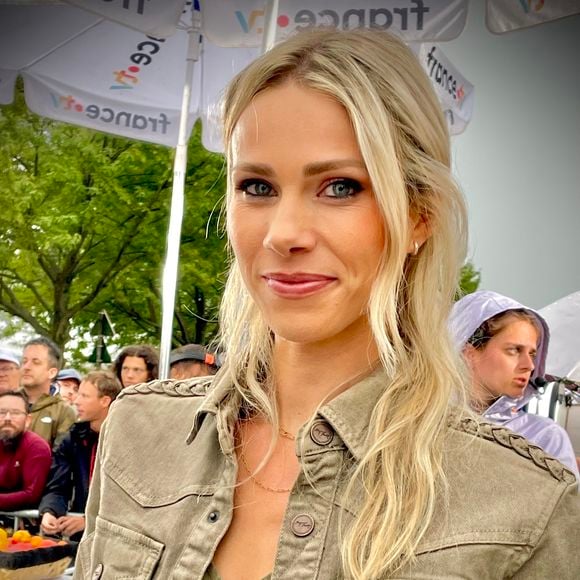 Marion Rousse au village du tour lors de la 17ème étape de la 112ème édition du Tour de France, à Valence, le 23 juillet 2025. © Fabien Faure/Bestimage