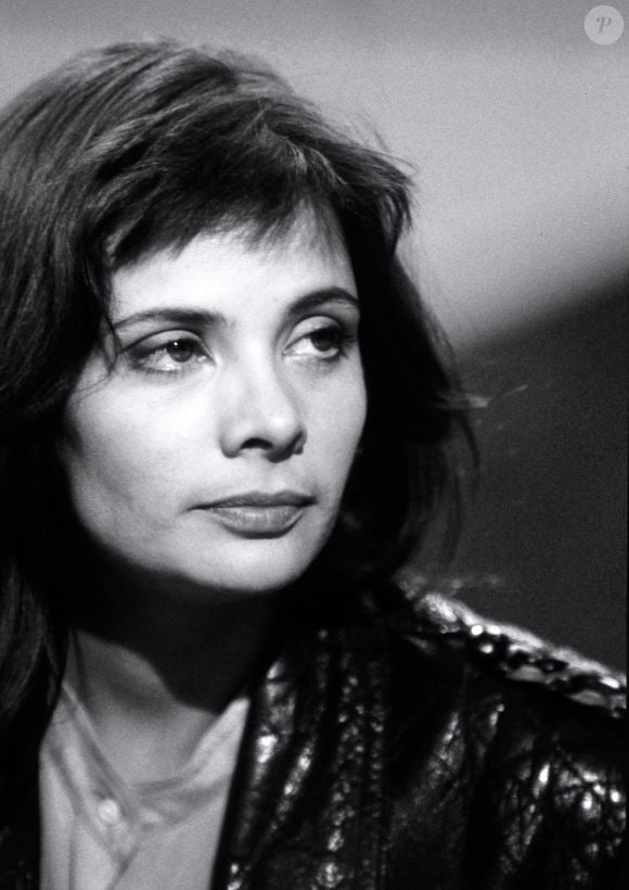 Ce rebondissement relance les soupçons qui pèsent sur l’ex-leader de Noir Désir, déjà condamné en 2003 pour les coups ayant entraîné la mort de Marie Trintignant.

Archives - Marie Trintignant sur le plateau de l'émission TV "Ciel mon mardi!". Le 18 juin 1991 @CEDRIC PERRIN / BESTIMAGE