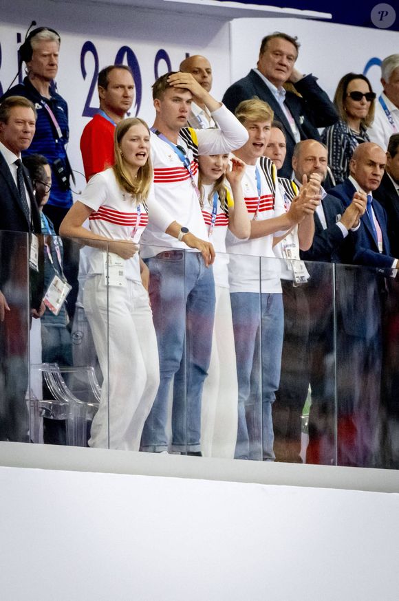 Le Grand-duc Henri de Luxembourg, la princesse Elisabeth, le prince Gabriel, le prince Emmanuel, la princesse Eléonore - La famille royale de Norvège, les enfants de la famille royale de Belgique, dans les tribunes du Stade de France pour les épreuves d'athlétisme lors des Jeux Olympiques Paris 2024. Le 10 août 2024. © Robin Utrecht / Dana Press / Bestimage