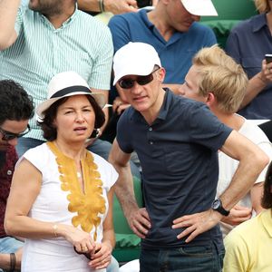 Elisabeth Tran, son épouse, est également journaliste pour TF1. Elle chapeaute le service culture de la rédaction. 

Gilles Bouleau et sa femme Elisabeth Tran - People à la finale homme des Internationaux de France de tennis de Roland Garros à Paris le 8 juin 2014. © Gorassini / Jacovides / Bestimage