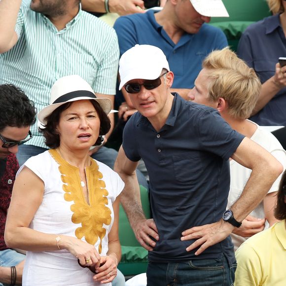 Elisabeth Tran, son épouse, est également journaliste pour TF1. Elle chapeaute le service culture de la rédaction. 

Gilles Bouleau et sa femme Elisabeth Tran - People à la finale homme des Internationaux de France de tennis de Roland Garros à Paris le 8 juin 2014. © Gorassini / Jacovides / Bestimage