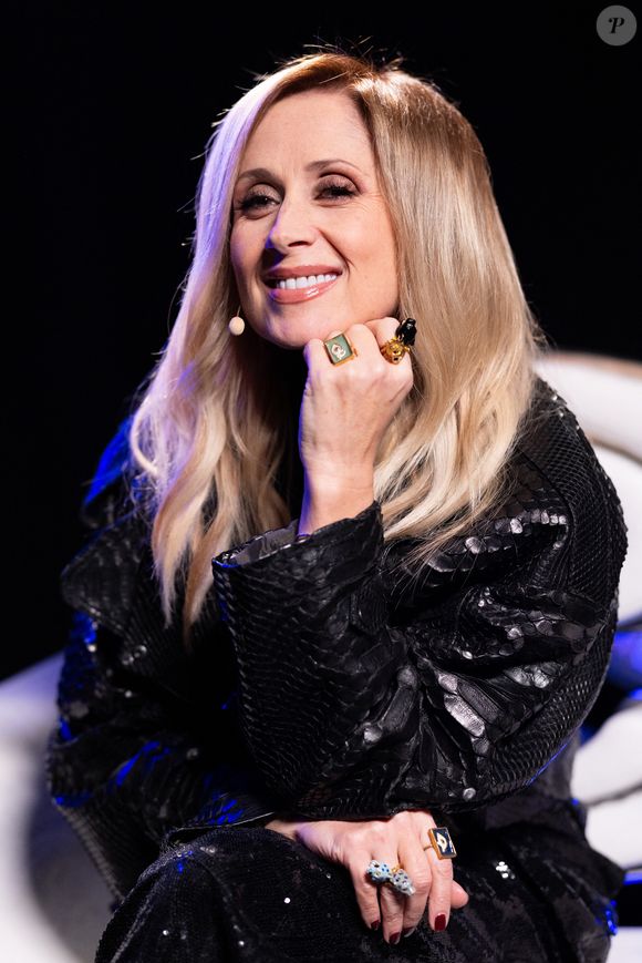 Exclusif - Lara Fabian lors de l'enregistrement de l'émission "La chanson secrète N°14", présentée par Nikos Aliagas et diffusée le 26 décembre sur TF1, à Paris le 9 décembre 2025. © Jacovides-Moreau/Bestimage
