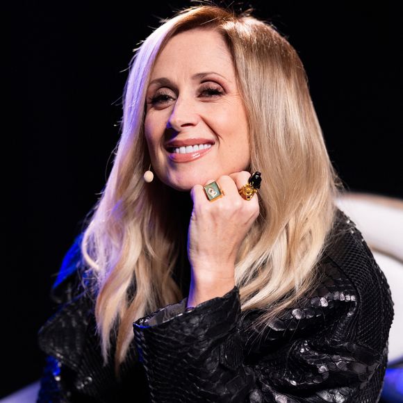 Exclusif - Lara Fabian lors de l'enregistrement de l'émission "La chanson secrète N°14", présentée par Nikos Aliagas et diffusée le 26 décembre sur TF1, à Paris le 9 décembre 2025. © Jacovides-Moreau/Bestimage