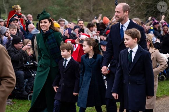 Le prince Louis, la princesse Charlotte, et le prince George vont être scolarisés à Marlborough college...

(de gauche à droite) La princesse de Galles, le prince Louis, la princesse Charlotte, le prince de Galles et le prince George assistent au service religieux du matin de Noël à l'église St Mary Magdalene à Sandringham, Norfolk, Angleterre, Royaume-Uni, le mercredi 25 décembre 2024. Photo by Aaron Chown/PA Wire/ABACAPRESS.COM