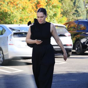 Exclusif - Jessie J, son compagnon Chanan Colman ont emmené leur fils Sky bébé au cours de musique Lady Bug à Los Angeles, le 11/10/2024 @The ImageDirect / Bestimage