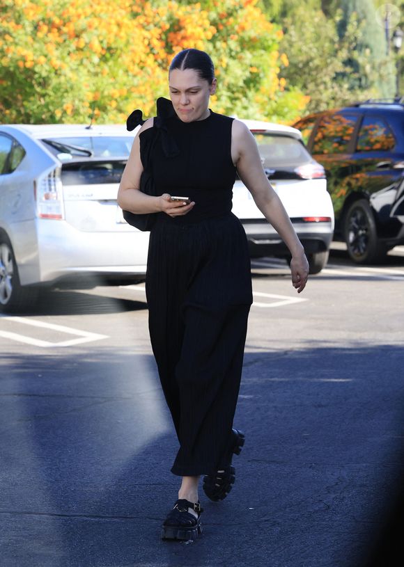 Exclusif - Jessie J, son compagnon Chanan Colman ont emmené leur fils Sky bébé au cours de musique Lady Bug à Los Angeles, le 11/10/2024 @The ImageDirect / Bestimage