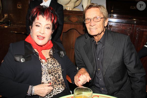 Cinq ans plus tard, c'est au tour de son producteur et mari, Jean-Pierre Magnier, avec qui elle était mariée depuis 50 ans, de s'en aller.

Rika Zaraï et Jean-Pierre Magnier à la soirée organisée en l'honneur de Rika Zaraï pour la sortie de son CD "Anthologie" au Phono Museum à Paris, le 21 octobre 2019. 

Photo : Philippe Baldini / Bestimage