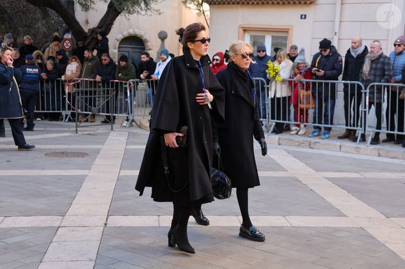 Théa Charrier (fille de Nicolas-Jacques Charrier, petite fille de Brigitte Bardot), Anne-Line Bjerkan (femme de Nicolas-Jacques Charrier) - Arrivées aux obsèques de Brigitte Bardot en l'église Paroissiale Notre-Dame-de-l'Assomption de Saint-Tropez, France, le 7 janvier 2026. © Jacovides-Moreau/Bestimage