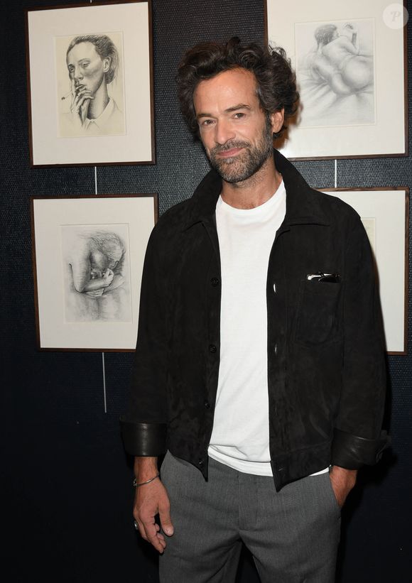 On parle alors ici de ses dessins

Romain Duris lors de l'inauguration de l'exposition "Feroce" de Romain Duris à l'espace Franquin lors du festival du film francophone de Angoulême le 24 août 2021.

© Coadic Guirec / Bestimage