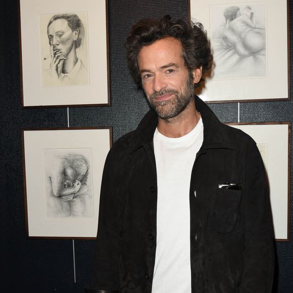 On parle alors ici de ses dessins

Romain Duris lors de l'inauguration de l'exposition "Feroce" de Romain Duris à l'espace Franquin lors du festival du film francophone de Angoulême le 24 août 2021.

© Coadic Guirec / Bestimage