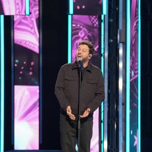 Claudio Capéo lors de la deuxième soirée de la 39ème édition du Téléthon sur France 2 aux Studios du Lendit à Saint-Denis, France, le 6 décembre 2025. Les trente heures du Téléthon 2025 s'achèvent sur un compteur de 83,5 millions d'euros. © Anne-Sophie Guebey/Bestimage